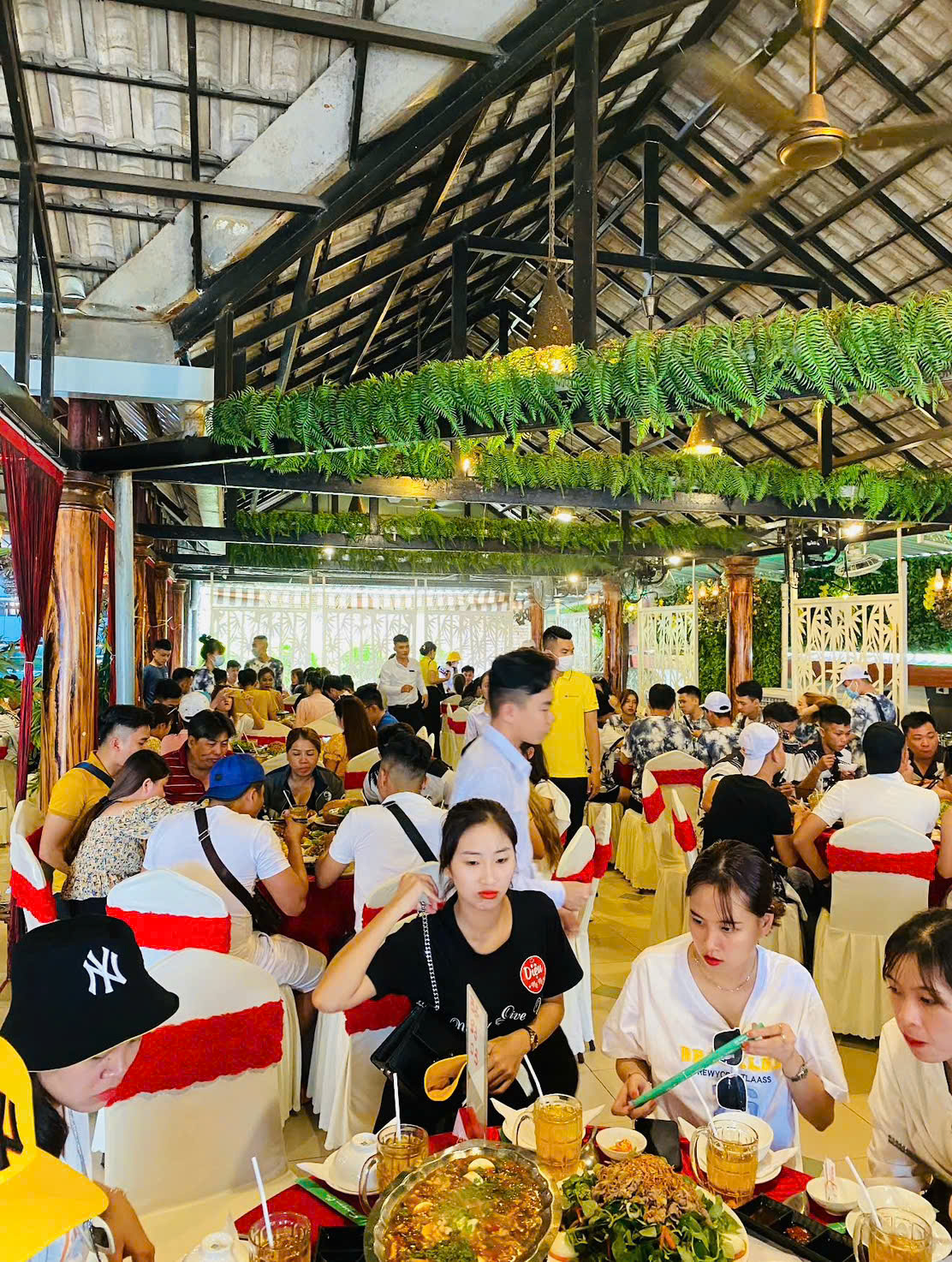 bữa ăn ấm cúng tại Sài Gòn Ok